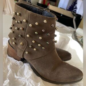 EUC! Sheridan Mia | Brown Mango Studded Leather Bootie